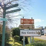 In & Out * Leyburn