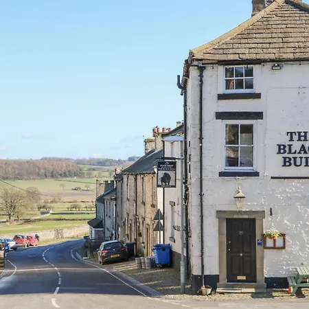 In & Out * Leyburn